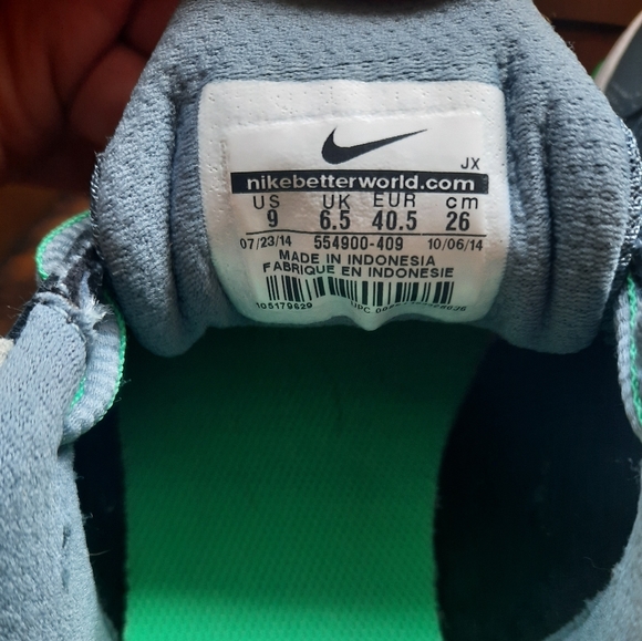 Nike Revolution Sneakers (sz. 9) - Picture 4 of 6